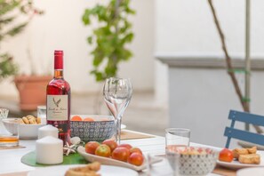 屋外ダイニングエリア