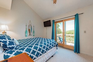 3 bedrooms, travel cot, free WiFi, bed sheets