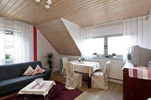 TV - House Talblick Apartment Löwenstein for up to 6 persons (Löwenstein)