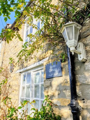 Exterior detail - Gorgeous Thornton-le-Dale 2 Bedroom Cottage & Garden, Cosy Family Friendly, WIFI (Thornton-le-Dale)