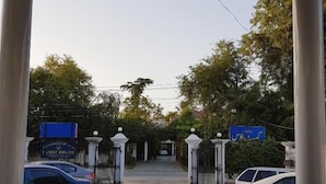 Vista frontal de la propiedad