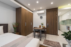 Superior Double Room | Premium bedding, pillowtop beds, minibar, desk - Narcissus Hotel and Apartment (Hanoi)