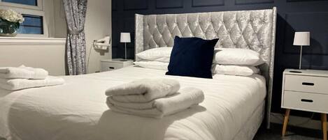 2 bedrooms, iron/ironing board, travel cot, WiFi