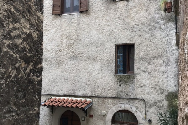 Near the castle and one of the oldest medieval houses in Pacentro ❤️