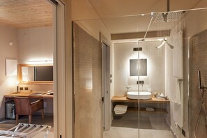 Comfort Double Room, Ground Floor | Bathroom | Shower, rainfall showerhead, hair dryer, bidet - Il Cru di Vignanova (Castagneto Carducci)