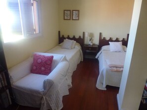 3 bedrooms, desk, iron/ironing board, travel crib