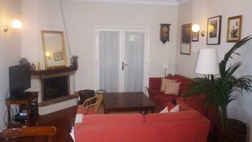 Een smart-tv en een open haard