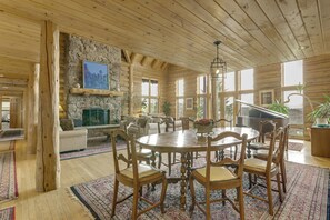 Dining - Hot Tub & Views! 8,000-Sq-Ft Glenwood Springs Gem (Glenwood Springs)