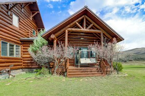 Exterior - Hot Tub & Views! 8,000-Sq-Ft Glenwood Springs Gem (Glenwood Springs)