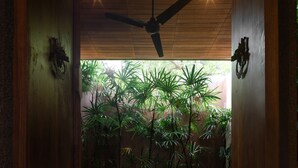 Villa de luna de miel, 1 habitación, vistas a la piscina | Bañera de hidromasaje privada