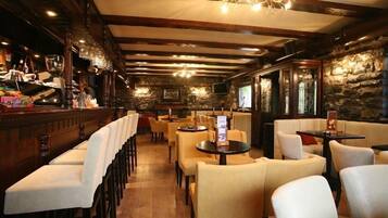 Daily continental breakfast (EUR 8 per person)