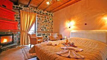 Deluxe Twin Room, Mountain View | 1 bedroom, individually decorated, individually furnished, desk