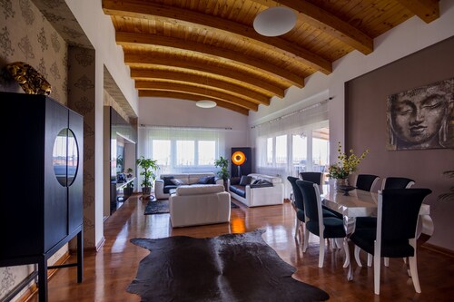 Modern Rooftop Penthouse