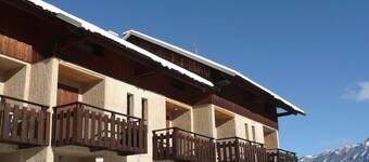 Cozy Duplex in Vars Les Claux - Sleeps 6, Near Slopes & Shops