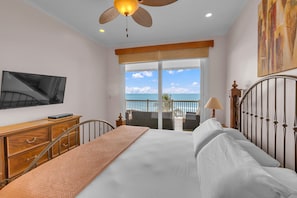 2 slaapkamers, geluiddichte muren, een strijkplank/strijkijzer, wifi