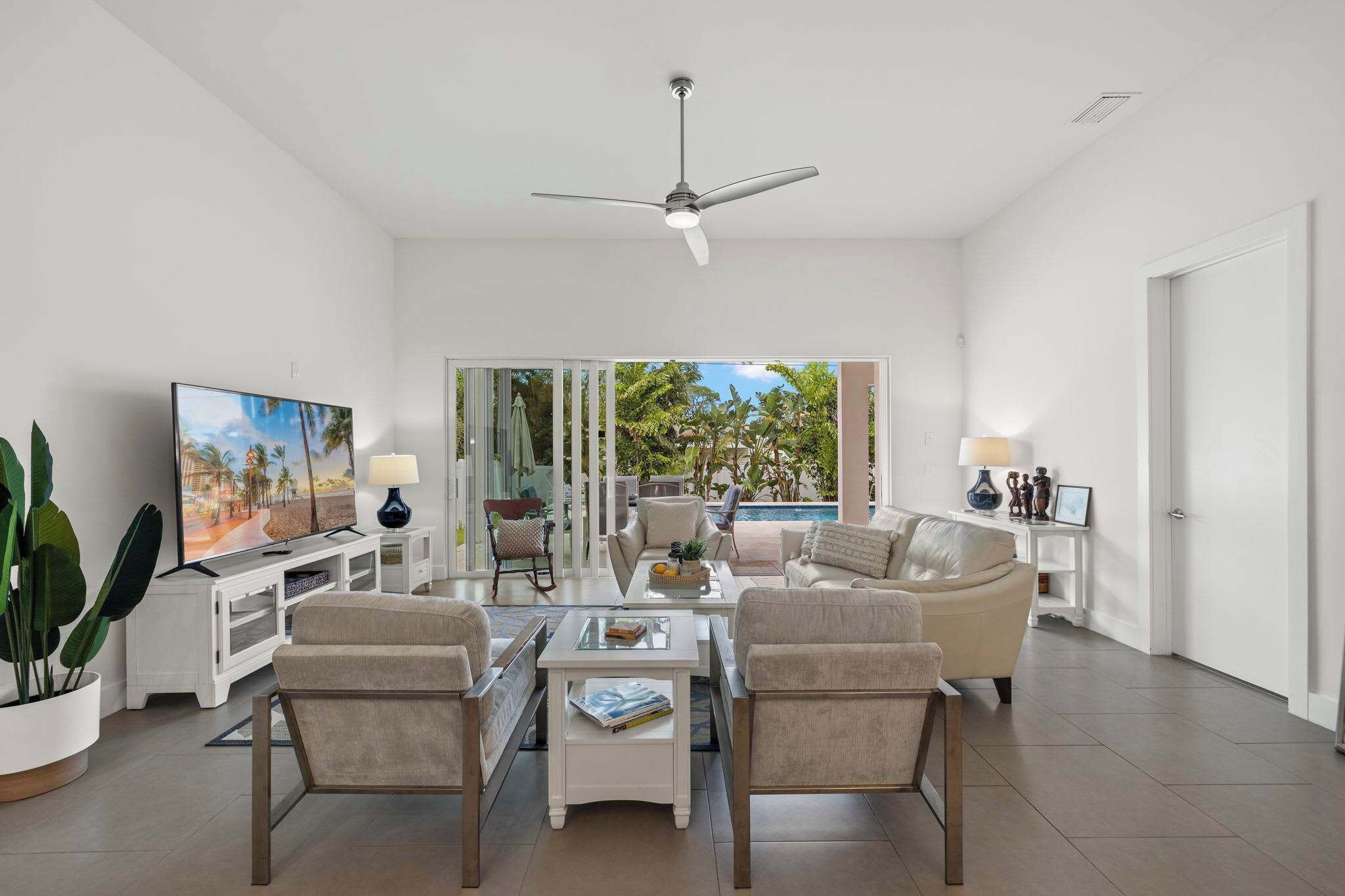 智能电视、书、音乐库、立体声音响