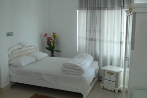 Couple Sea View Sea Side Room | Free WiFi, bed sheets