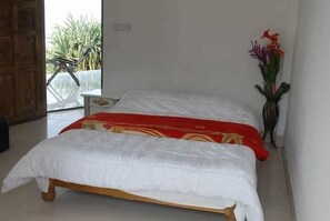 Couple Sea View Sea Side Room | Free WiFi, bed sheets
