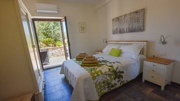 9 Schlafzimmer, Bügeleisen/Bügelbrett, Reisekinderbett, kostenloses WLAN
