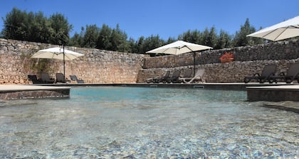 Hermosa antigua Masseria: ubicación tranquila con una gran piscina y un impresionante jardín