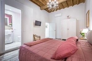 1 bedroom, iron/ironing board, WiFi, bed sheets - A house on the Florentine riverside by Mmega (Firenze)