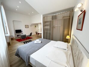 Iron/ironing board, free WiFi, bed sheets - Loft Gilly 1 - Old Town - Beach- Promenade des Anglais (Niza)