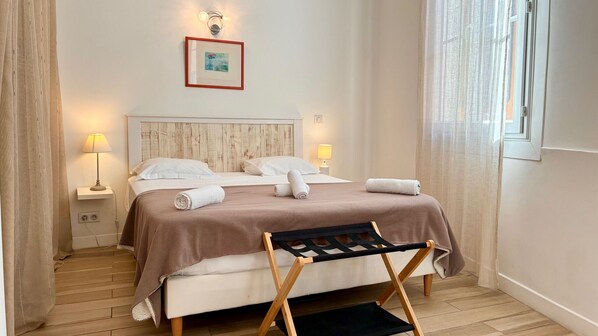 Iron/ironing board, free WiFi, bed sheets