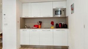 Fridge, microwave, dishwasher, coffee/tea maker