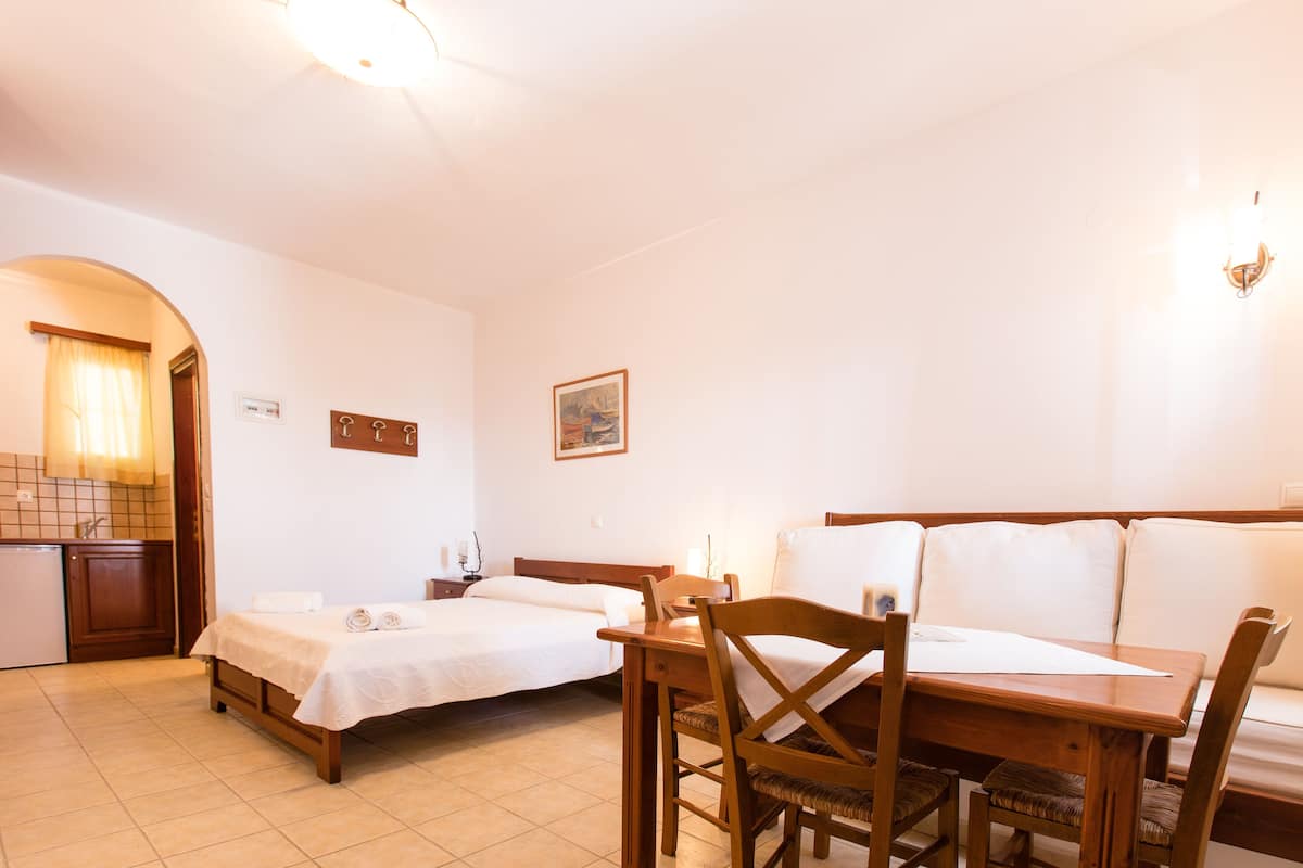 Comfort Studio, Sea View, Ground Floor | Living area | 32-inch flat-screen TV with cable channels, TV