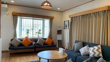 Apartment | Living area | Flat-screen TV