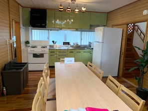 Apartment | Eigene Kochnische | Kühlschrank, Mikrowelle, Herdplatte, Kochgeschirr/Geschirr/Besteck