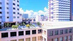 A multi-story building with a flat roof terrace, multiple windows, and a clear sky. - Plaza Residence Jomtien Beach (Pattaya)
