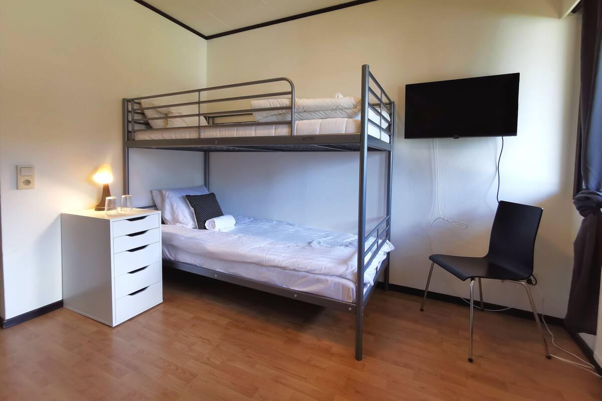 ห้องเบสิกทวิน | ห้องเก็บเสียง, ผ้าปูที่นอน