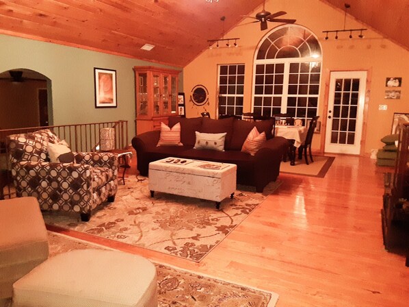 Smart-tv och en stereo