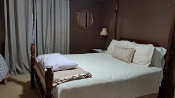 3 bedrooms, desk, iron/ironing board, free WiFi