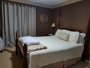 3 bedrooms, desk, iron/ironing board, free WiFi