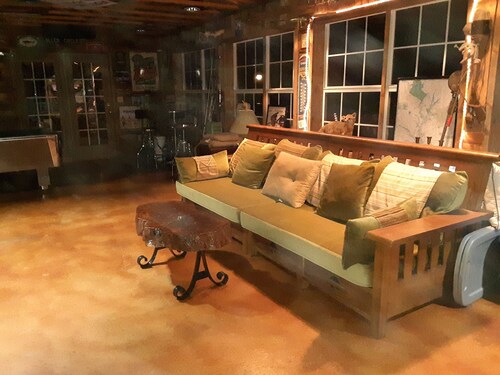 Come enjoy fishing, R&R or visit with family come visit!