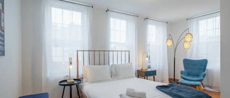 3 bedrooms, desk, iron/ironing board, travel crib