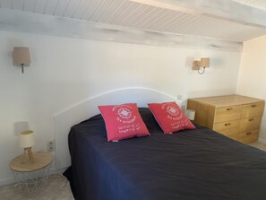 4 bedrooms, iron/ironing board, travel cot, free WiFi