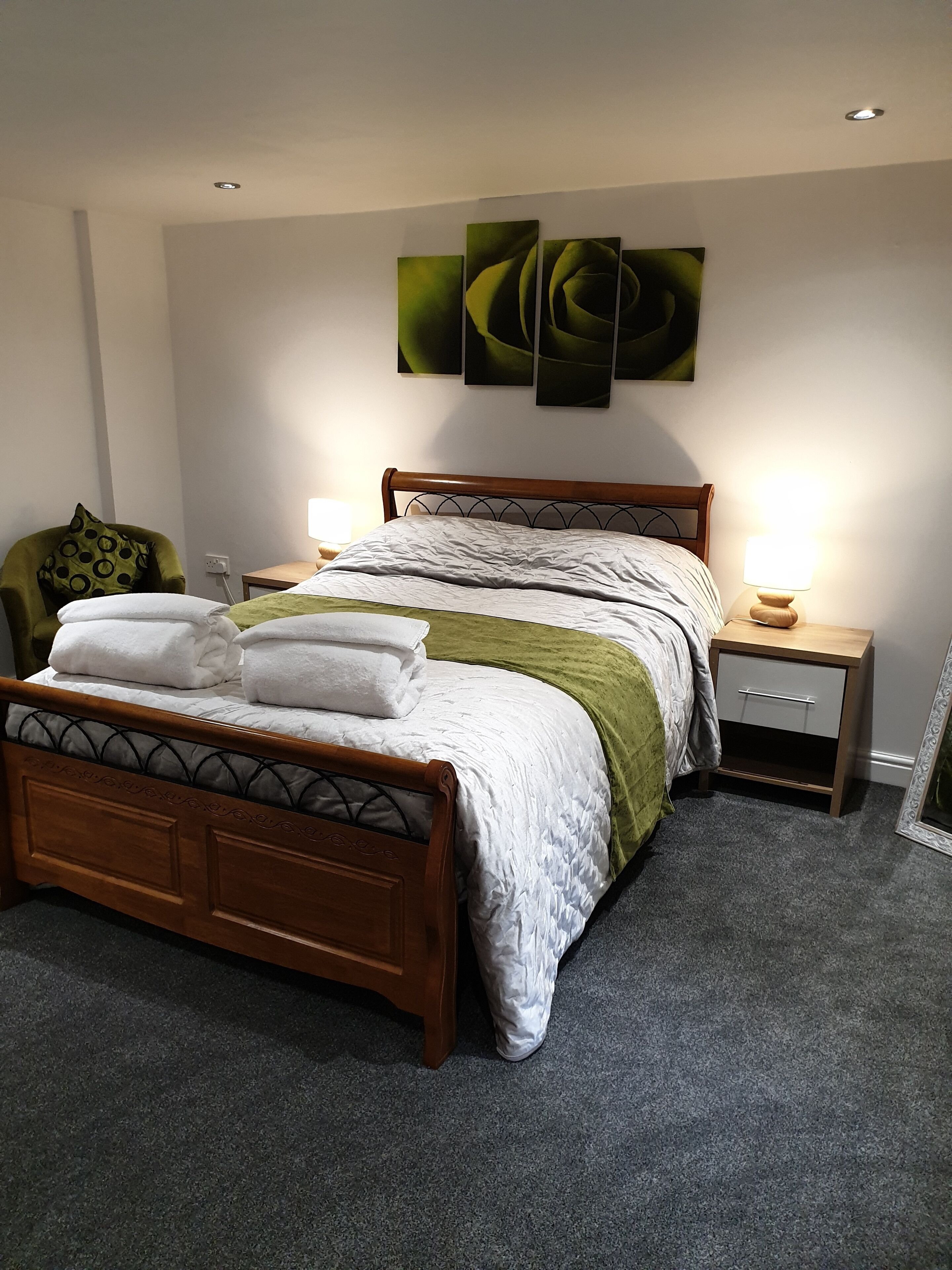 2 bedrooms, iron/ironing board, free WiFi, bed sheets