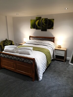 2 chambres, fer et planche à repasser, Wi-Fi gratuit, draps fournis