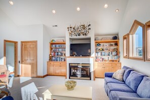 TV, DVD player - 4052 - Mirth N Mist II, 7 bedroom home with private pool, hot tub, and poolside cabana (Duck)