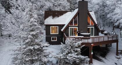 6BR Mtn House, Spectacular Valley and Sunset Views, Rec Room, Hot Tub, Fire Pit
