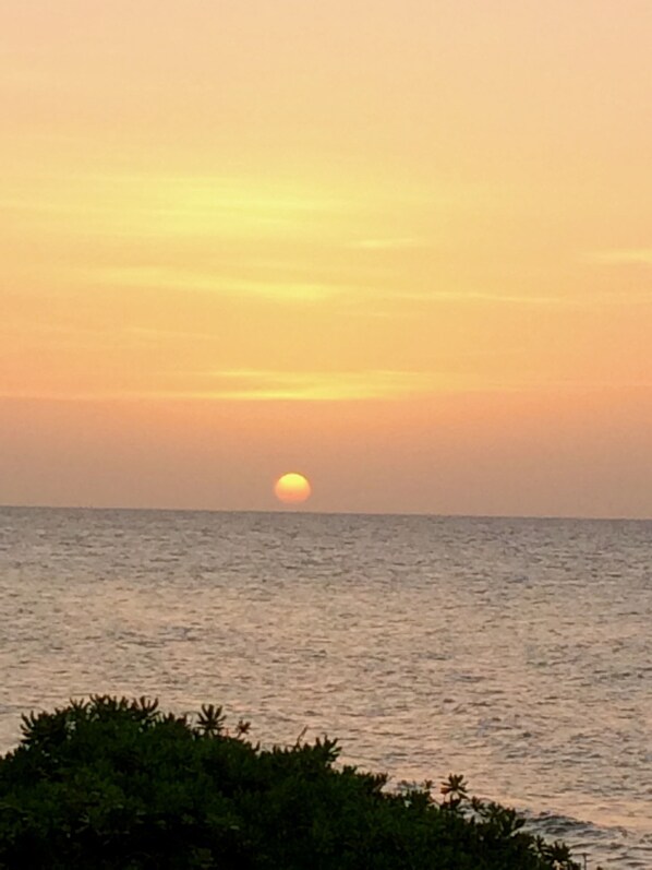 A sunset over a calm sea with a horizon line. - Luxury Oceanfront Cayman Brac Escape, Private Pool, 3BR Stunning Caribbean Views (Stake Bay)