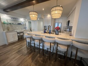 Kjøleskap, mikrobølgeovn, ovn og oppvaskmaskin