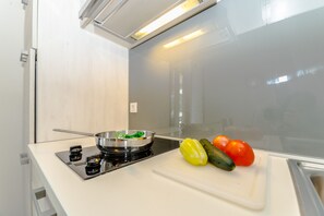 Appartement Luxe | Cuisine privée | Grand réfrigérateur, micro-ondes, plaque de cuisson, lave-vaisselle