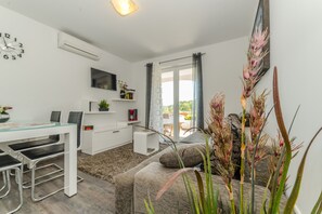 Deluxe-Apartment | Wohnbereich | Smart-TV