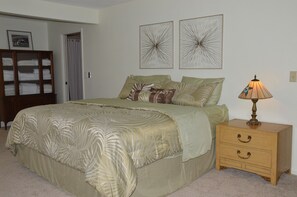 4 bedrooms, desk, iron/ironing board, free WiFi - Collier Bayfront Marco Island Custom Home (Marco Island)