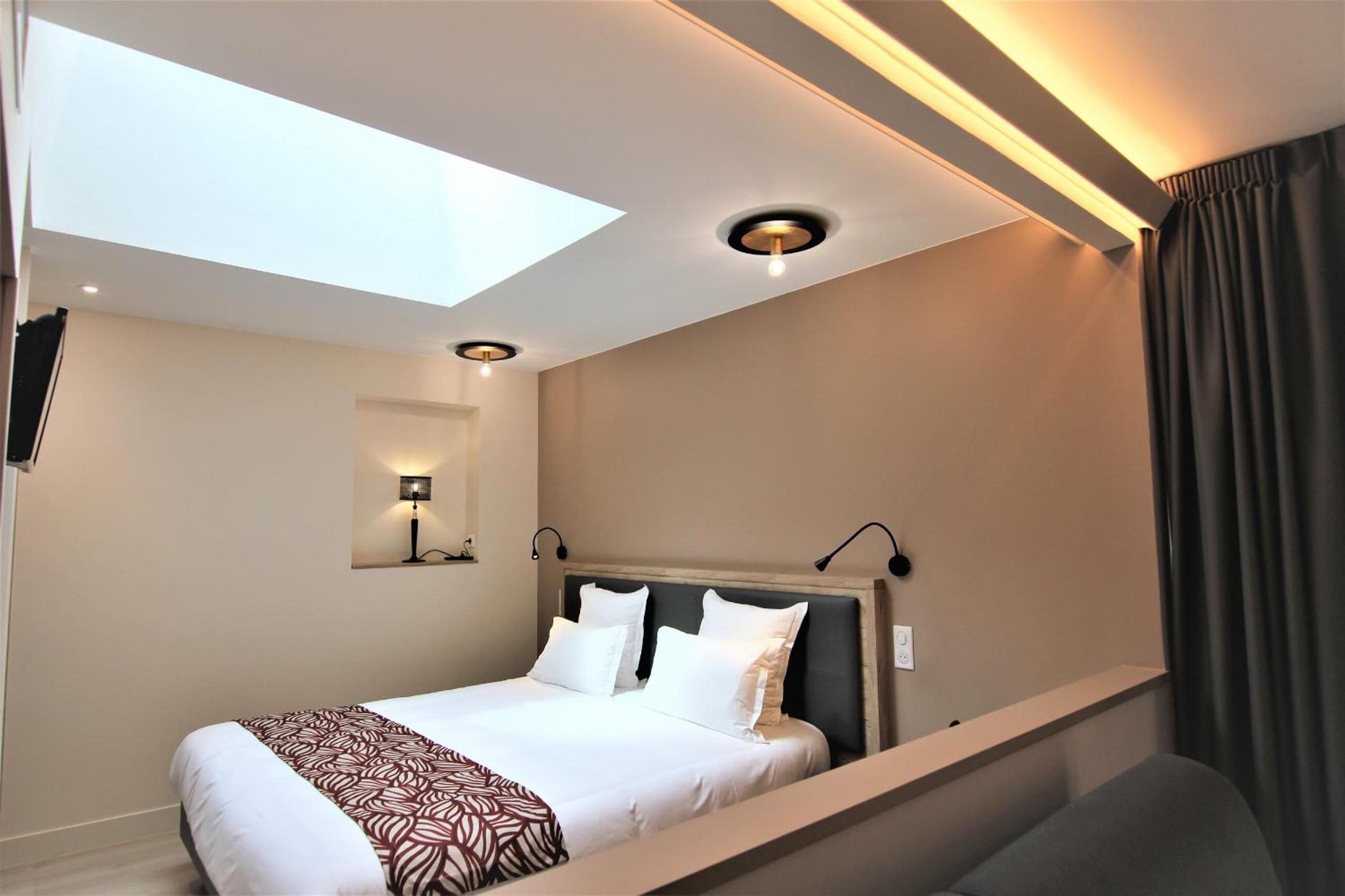 Estudio Confort | Escritorio, espacio para trabajar con laptop y insonorización 