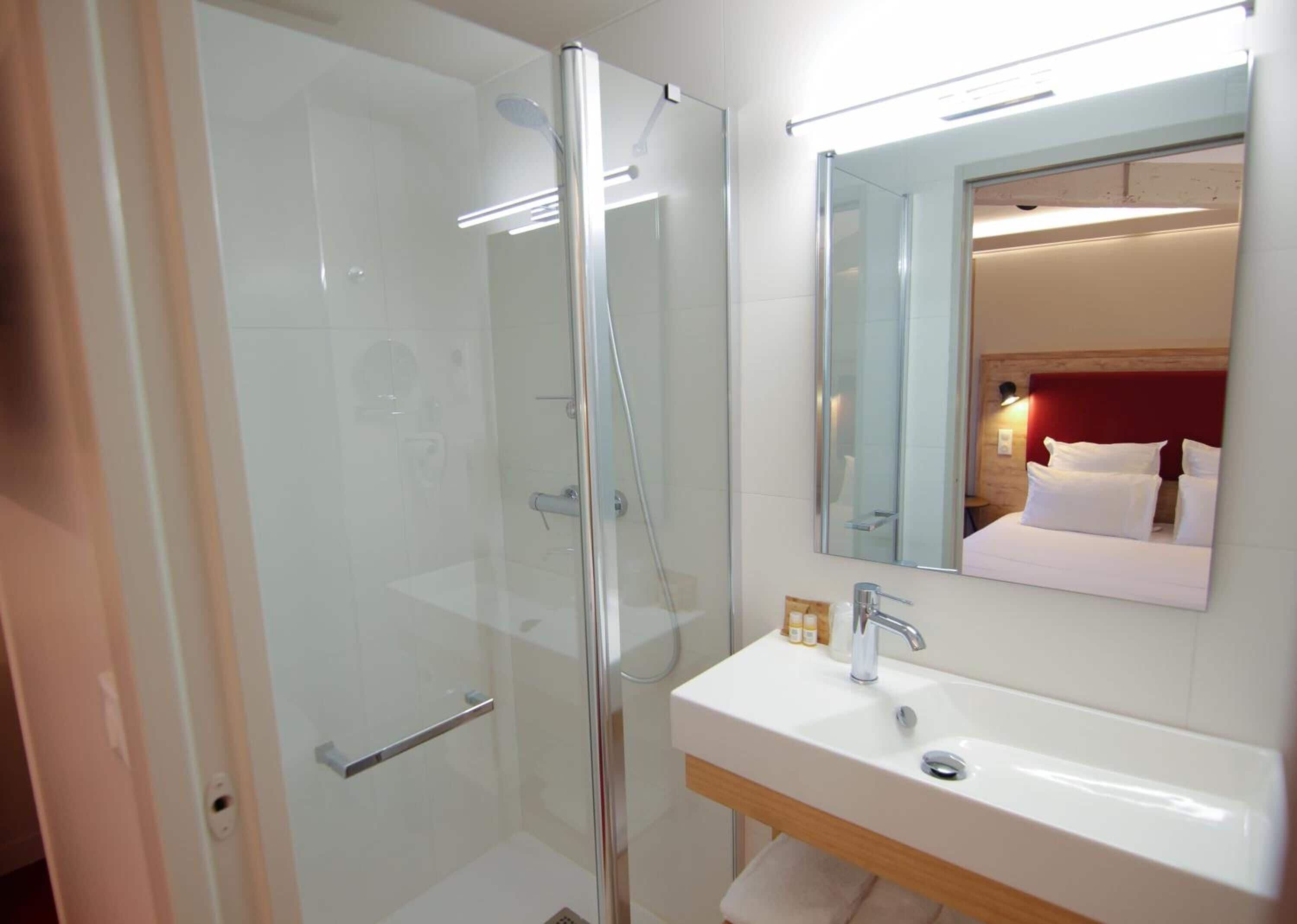 double room | bathroom | free toiletries, hair dryer, towels